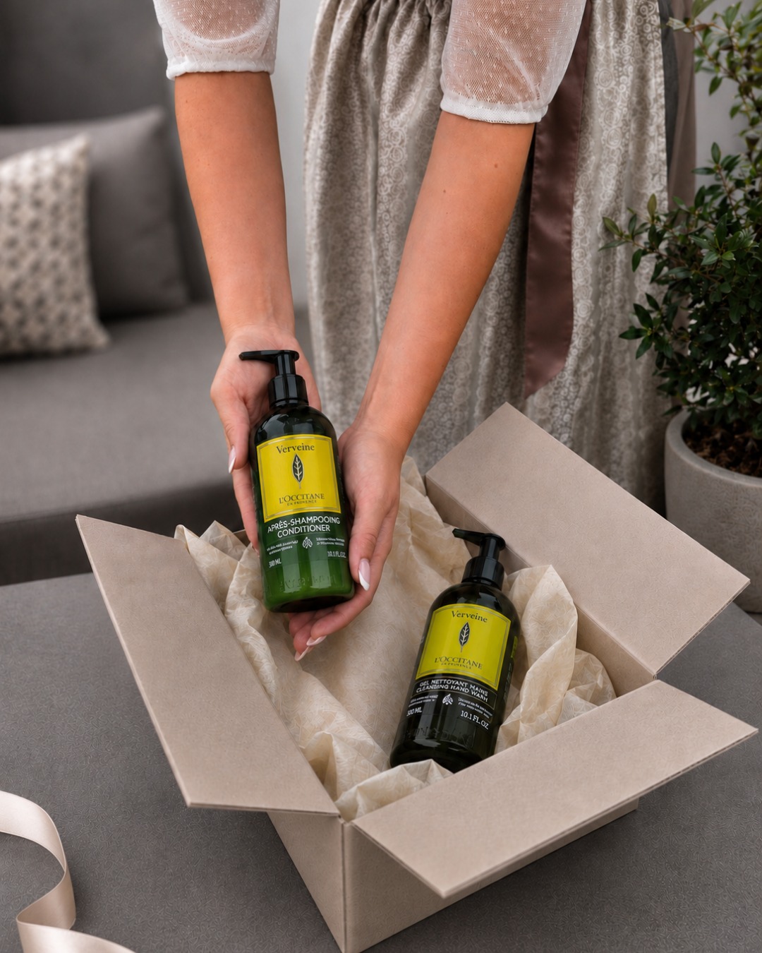 Unser Alpenhof-Shop zeigt sich im neuen Gewand!Übersichtlicher, schöner und wie gewohnt mit allem, was du aus deinem Zimmer kennst – jetzt auch für daheim. Entdecke Genuss- und Wohlfühlprodukte aus dem Alpenhof sowie liebevoll ausgewählte Spezialitäten unserer regionalen Partner. Natürlich findest du auch unsere Gutscheine, wenn du ein Stück Alpenhof Murnau verschenken möchtest. Exklusiv zum Shop-Start vom 29.07. bis 07.08.:Die ersten 30 Bestellungen erhalten:• ab 49 € Bestellwert: 1 Goodie gratis• ab 99 € Bestellwert: 2 Goodies gratis Jetzt vorbeischauen und dir dein Stück Murnau nach Hause holen – solange der Goodie-Vorrat reicht.Zum Shop geht's über den Link in der Bio#AlpenhofMurnau #Naturhotel #BlauesLand #Murnau #onlineshop